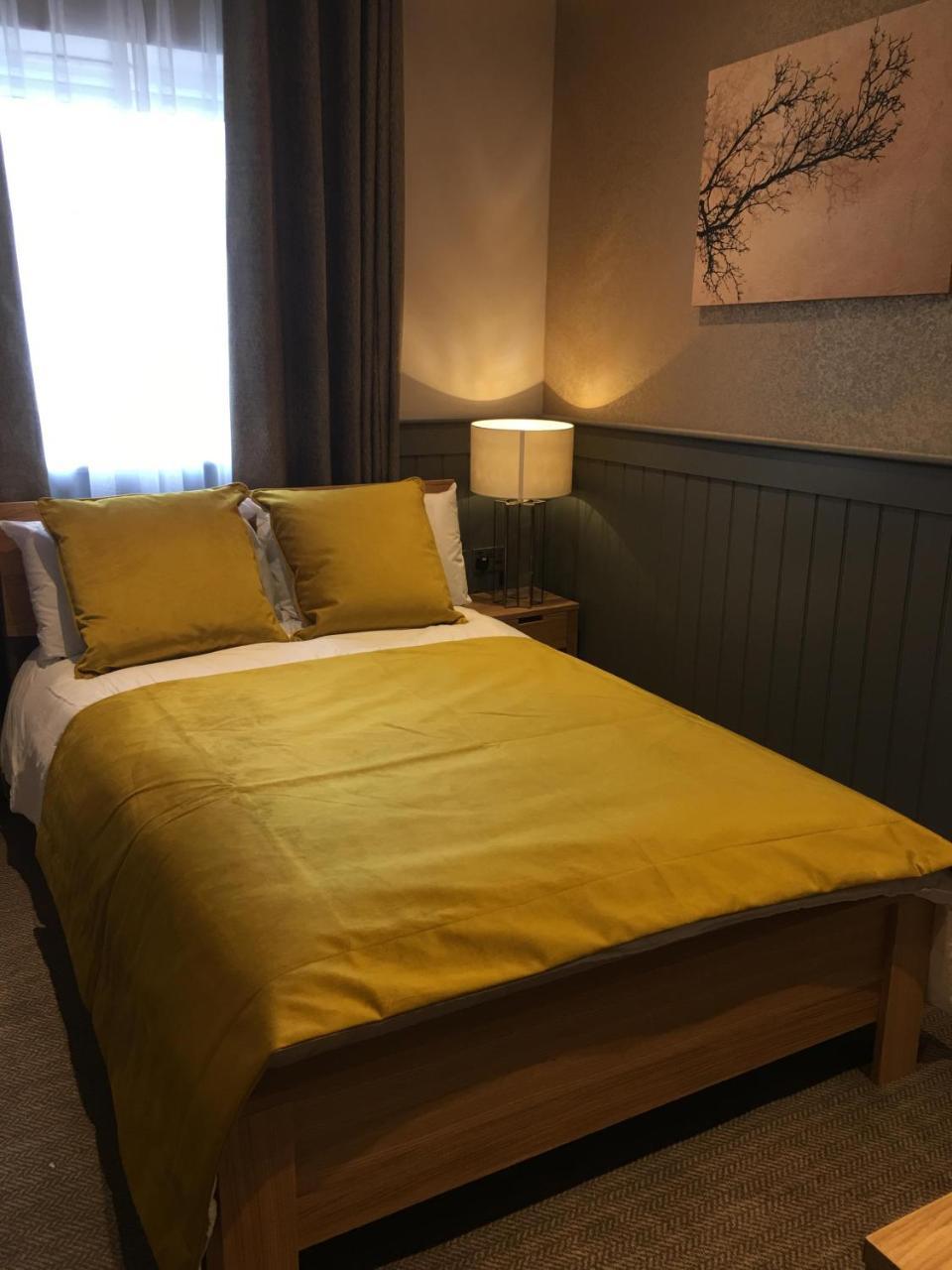 The Tower Arms Hotel Iver Exteriör bild