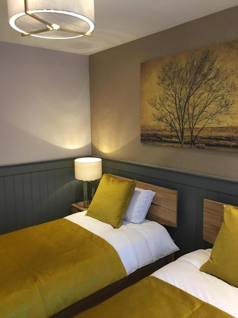 The Tower Arms Hotel Iver Exteriör bild