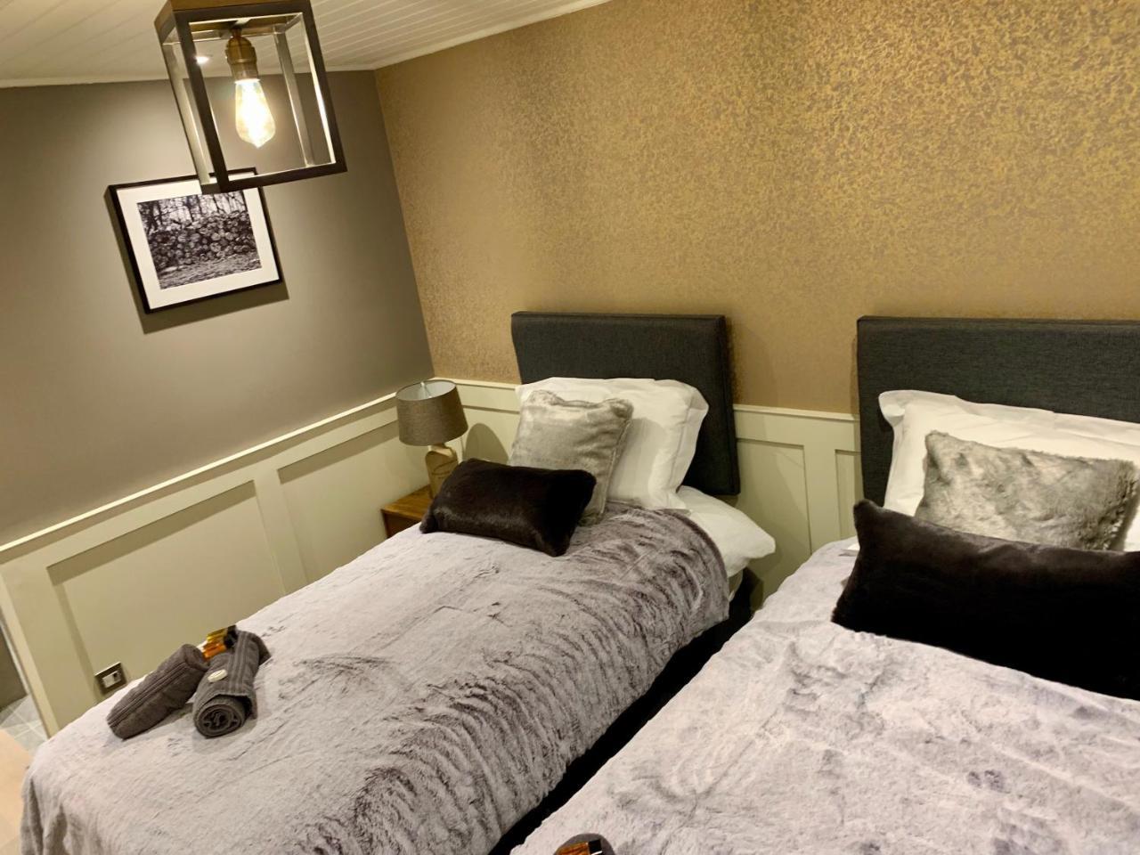 The Tower Arms Hotel Iver Exteriör bild